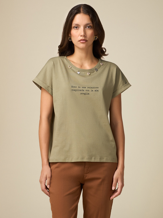 T-shirt with charm lettering