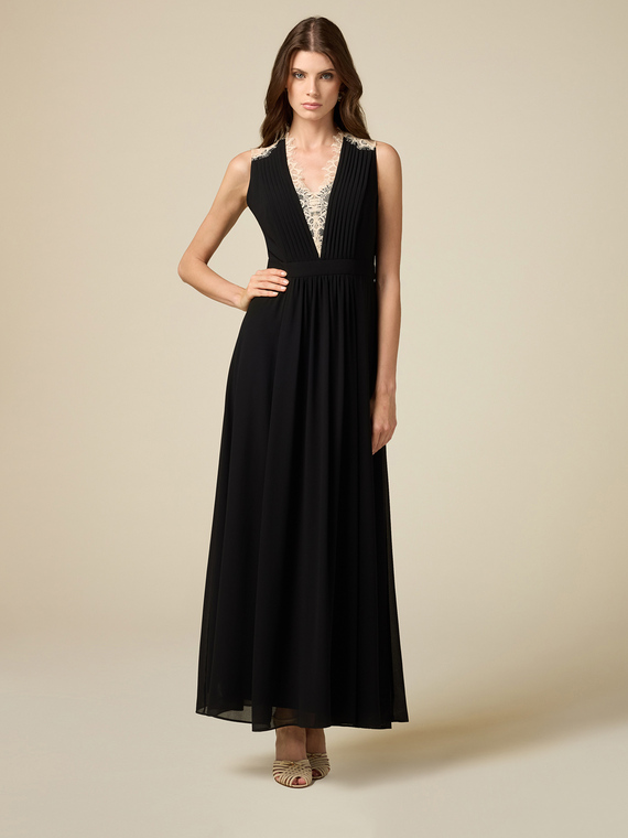 Long dress with contrasting lace
