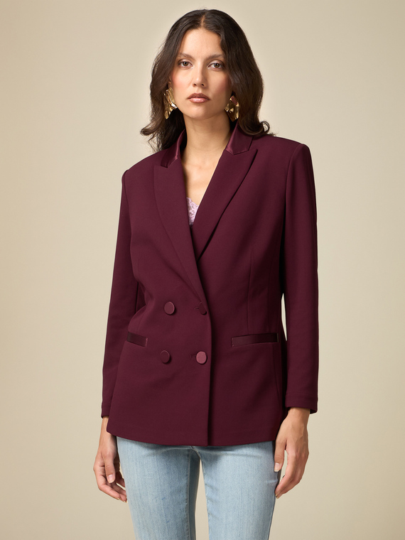 Blazer de doble botonadura con detalles de raso