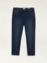 Jeans boyslim con dettagli gioiello image number 4