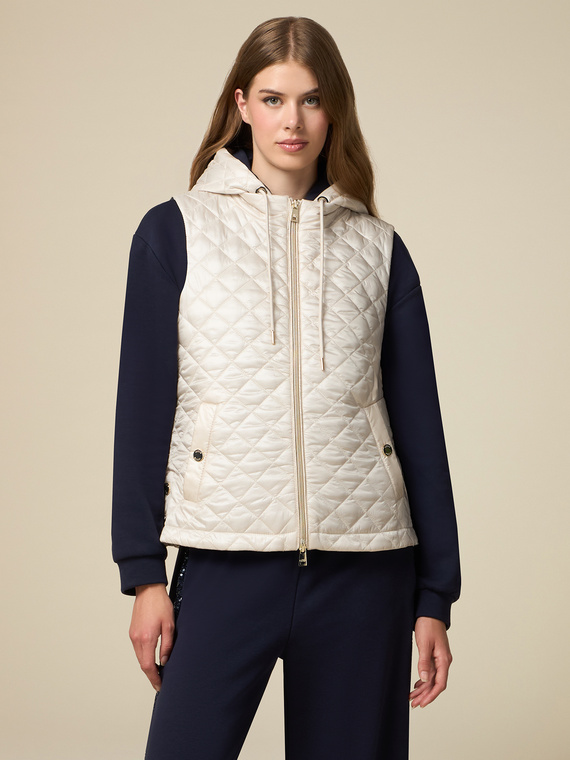 Sleeveless lightweight down jacket