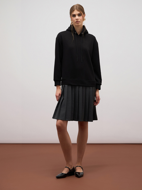 Sweatshirt dress and pleated skirt