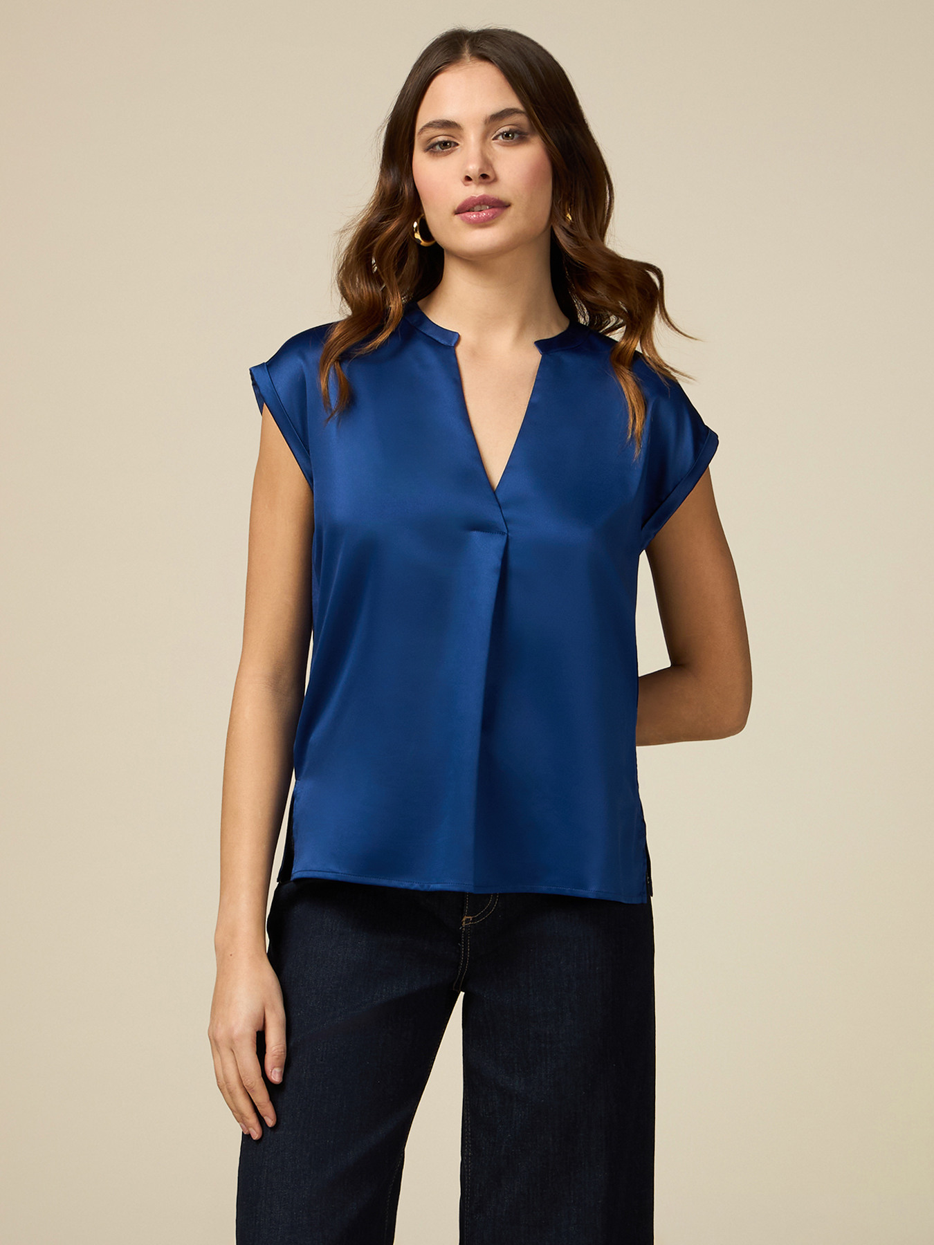 Dual-fabric V-neck T-shirt image number 0