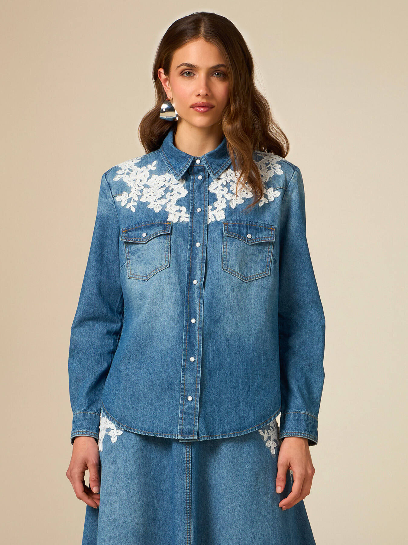 Camicia in denim con ricami image number 0