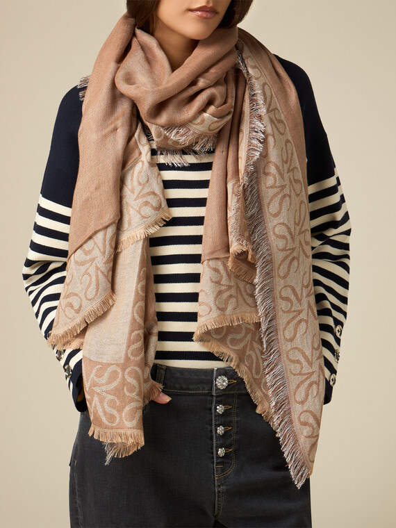 Scarf with jacquard trim