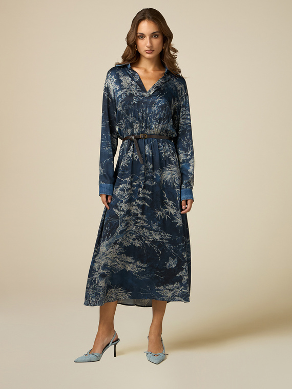 Gemustertes Kleid mit Details aus Denim