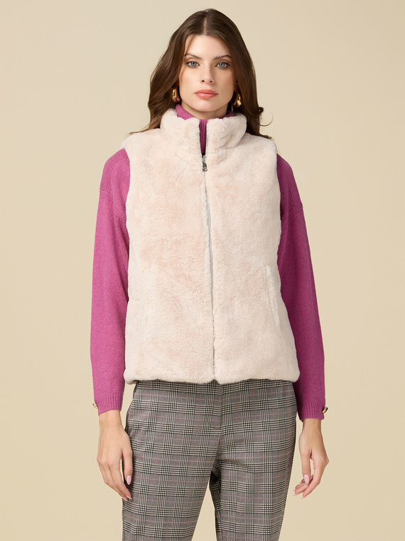 Sleeveless reversible down jacket