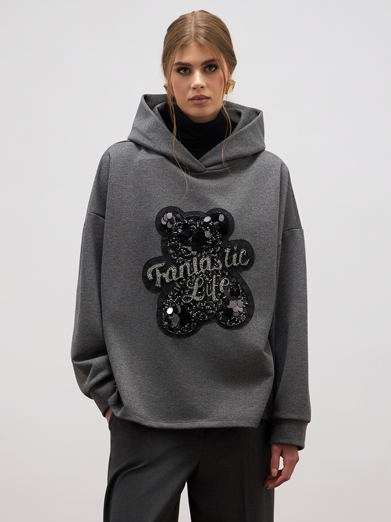 Sweatshirt with embroidery patch