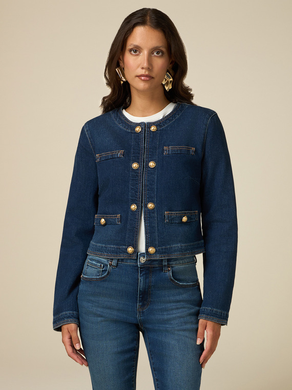 Denim-Jacke mit Knöpfen im Wappen-Stil