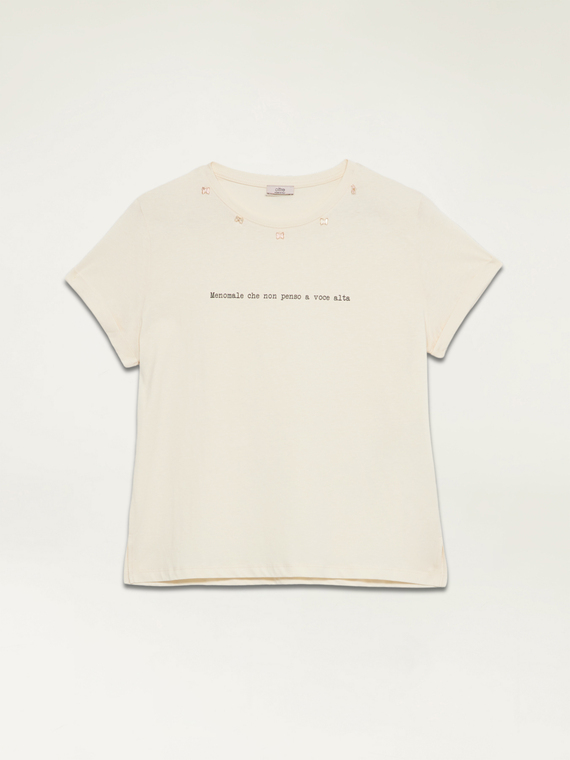 T-shirt with charm lettering