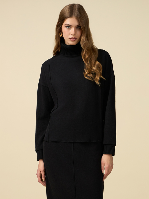 Knitted turtleneck sweatshirt