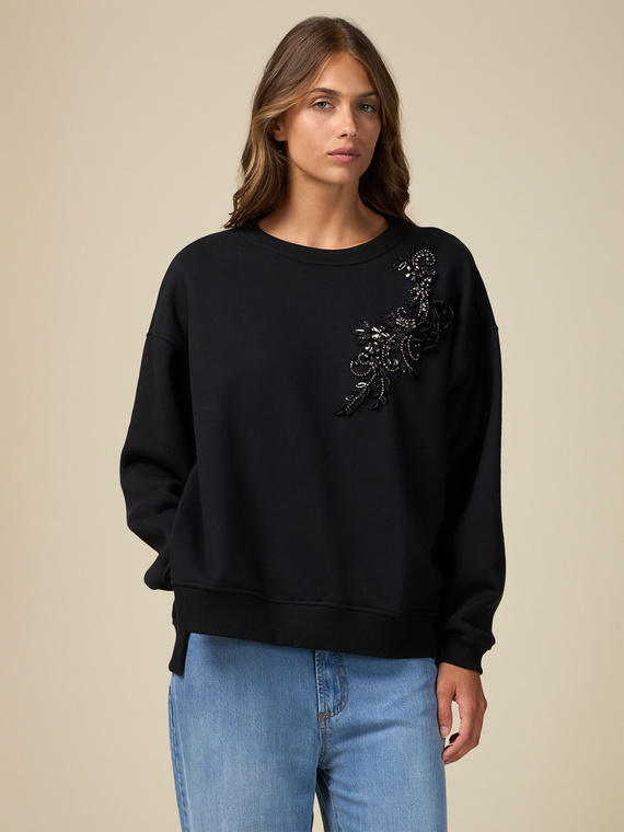 Sweat-shirt with jewel patch