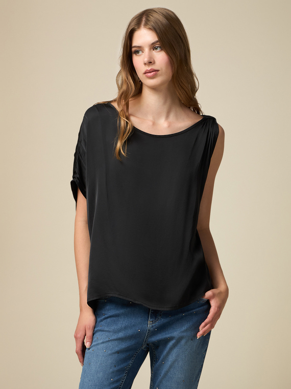 Blouse asymétrique en satin