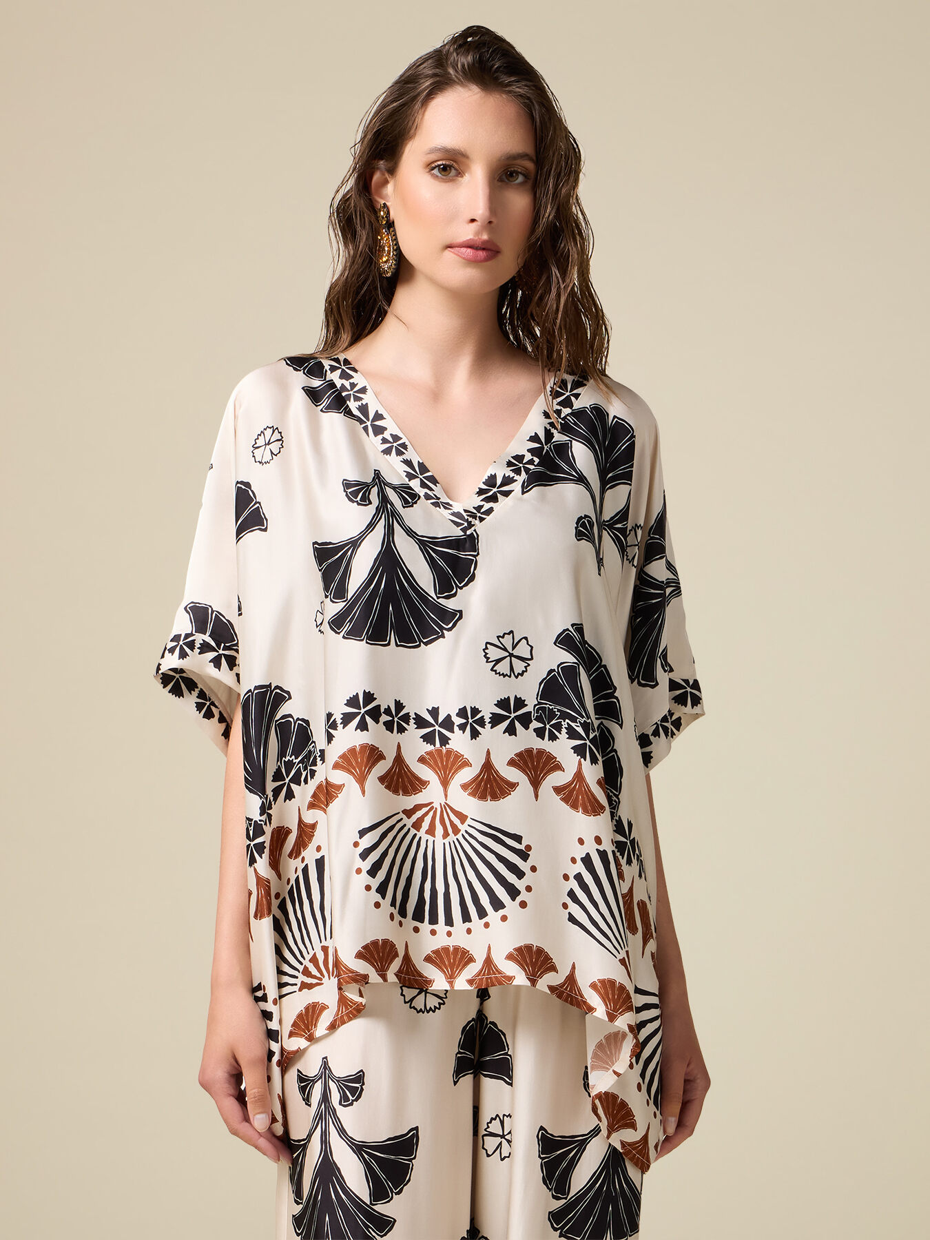 Blusa a kimono in raso fantasia image number 0